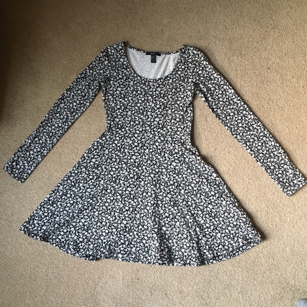 Forever 21 Long sleeve floral dress